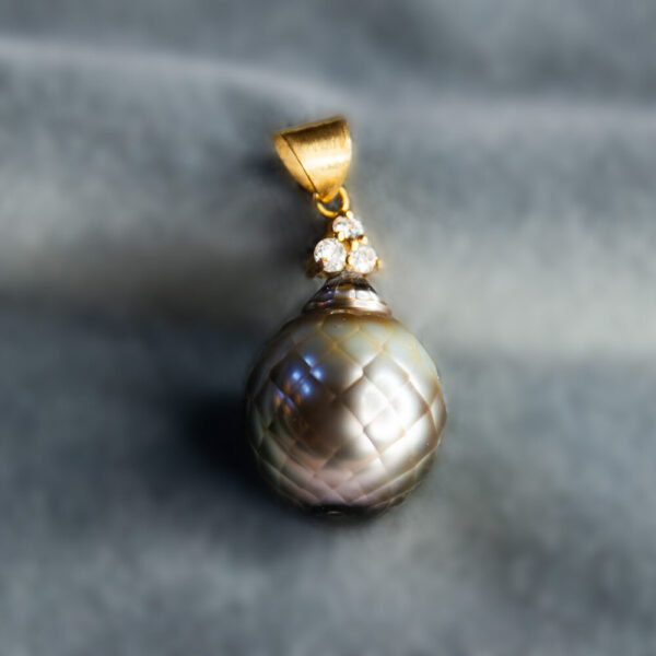 Diamond Faceted Tear Drop Tahitian Pendant
