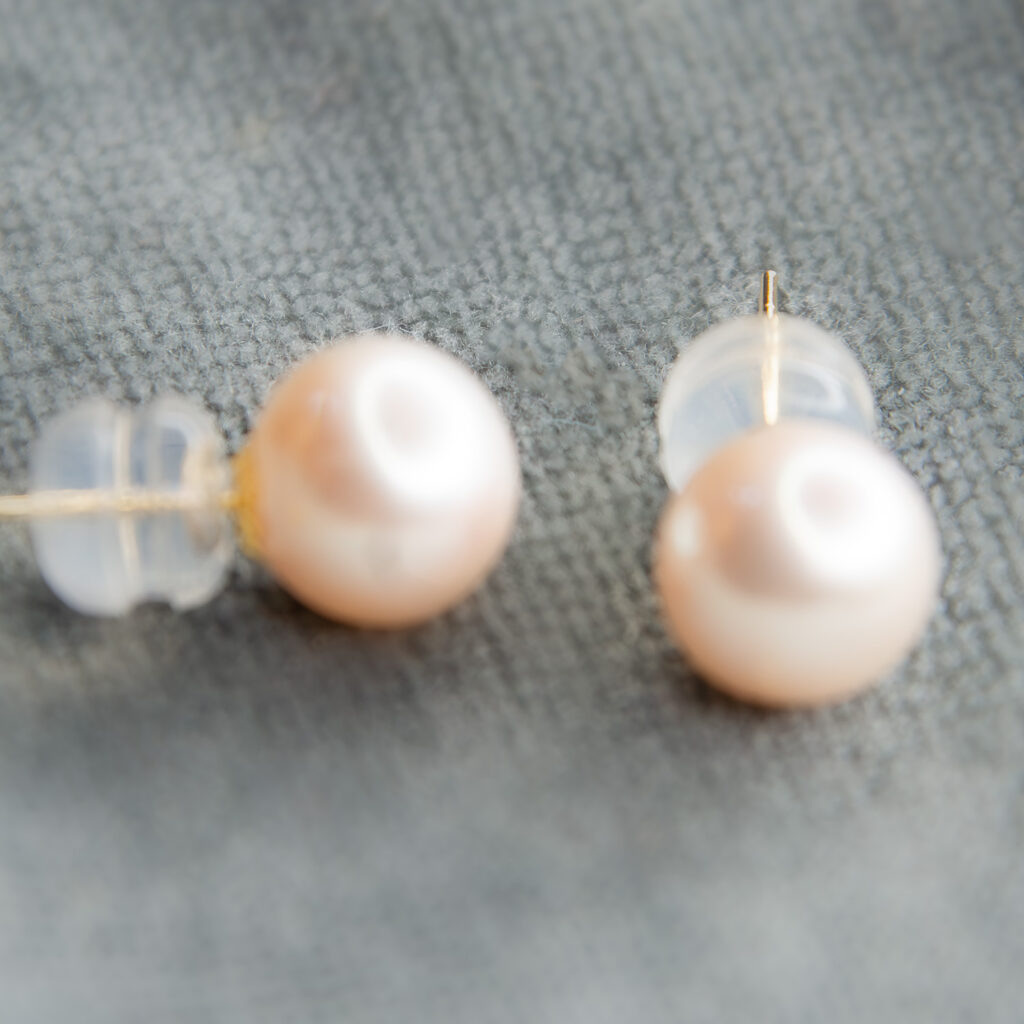 Top Luster Pinkish Akoya 18k Stud
