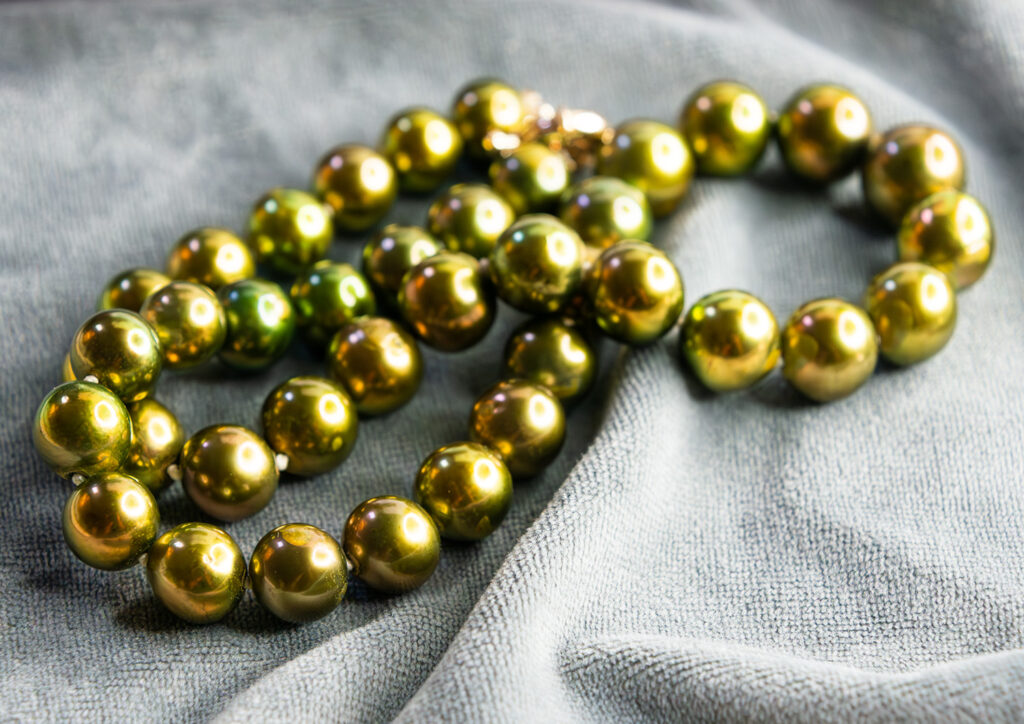 Pistachio Round Choker