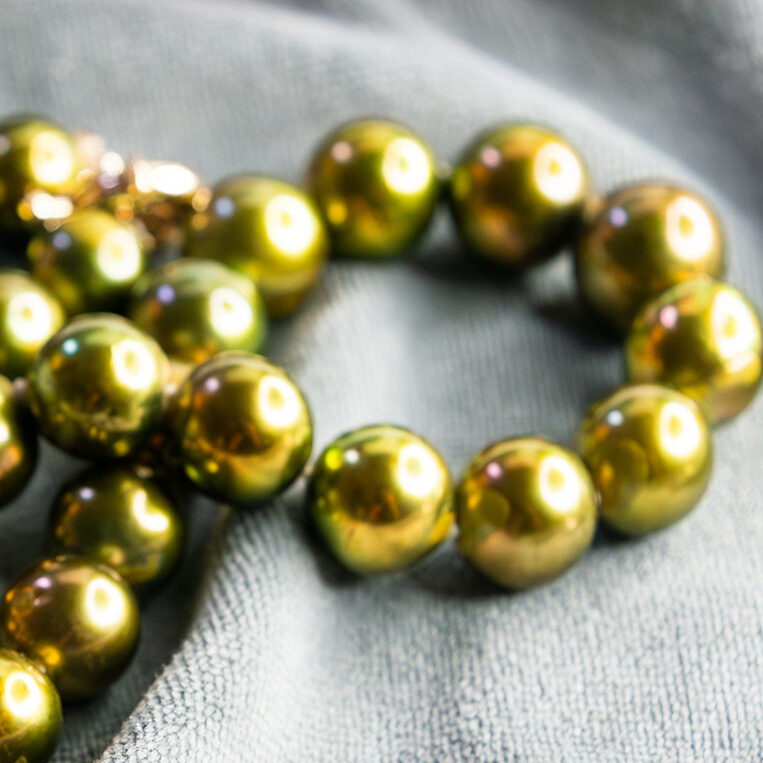 Pistachio Round Choker